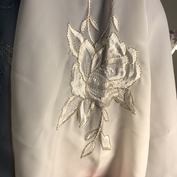 Kathy Che, nwt, Ivory blouse with gold trim size 12 - Picture 5 of 10